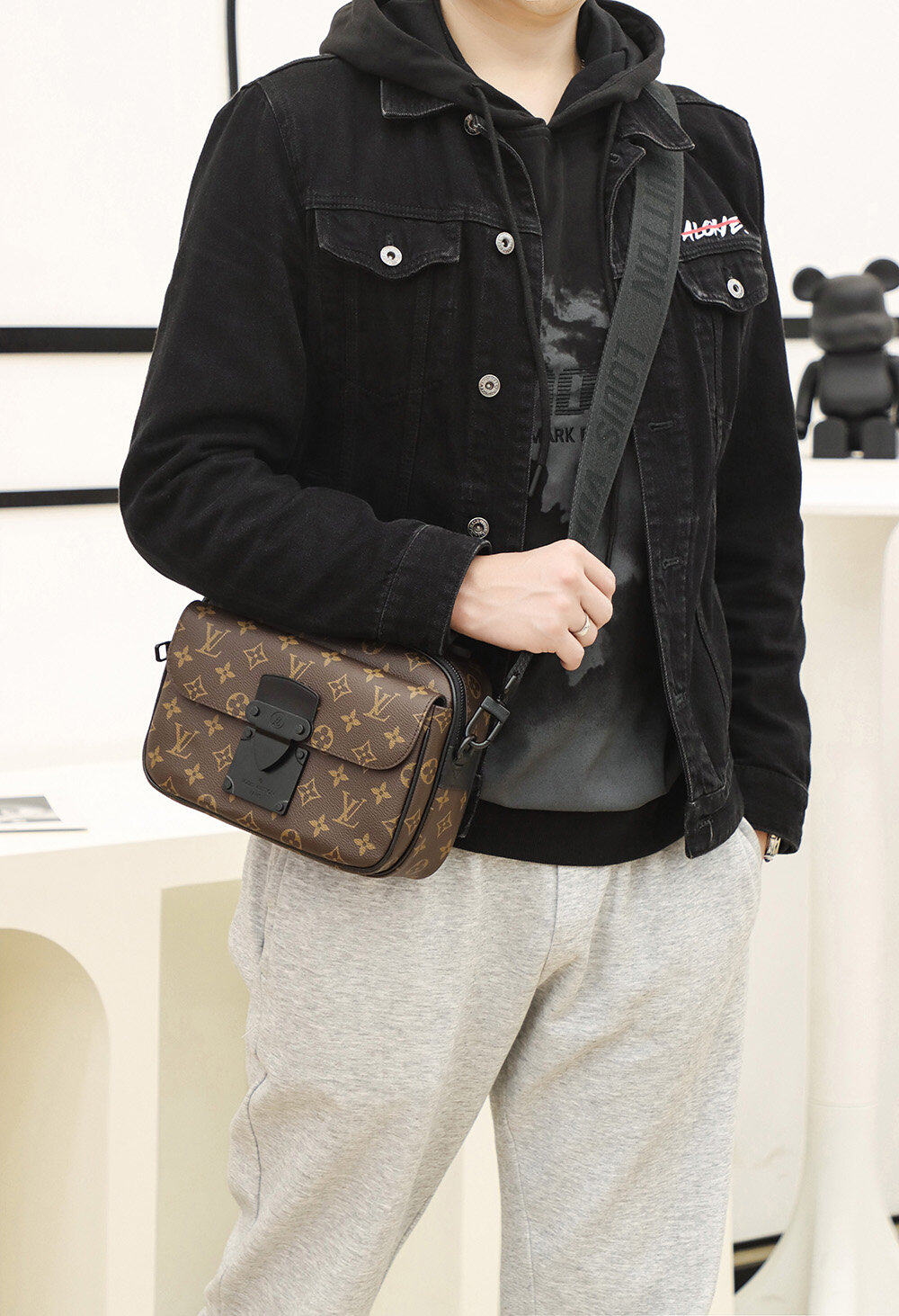 LV M45863 black